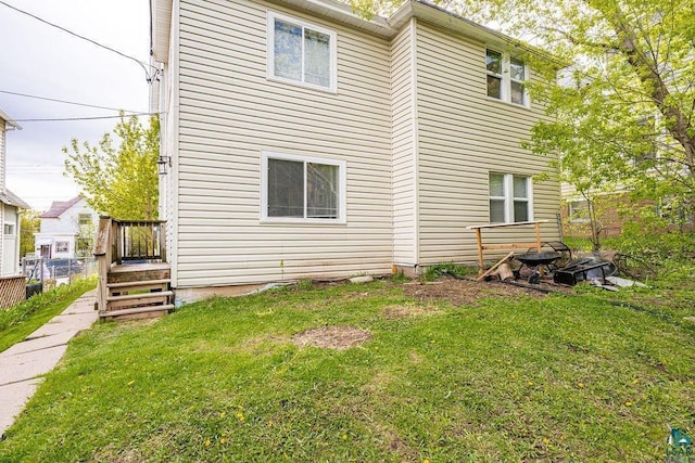 220 12th Ave E, Duluth, MN 55805 - back of property featuring a yard