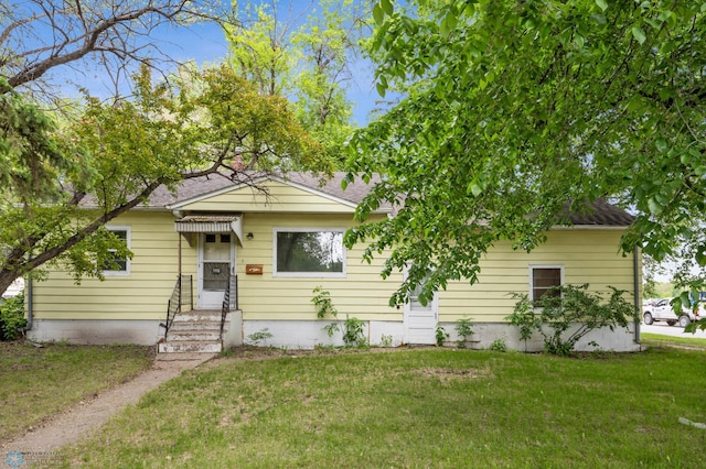 1550 13 1/2 St S, Fargo, ND 58103 - view of front of property featuring a front lawn