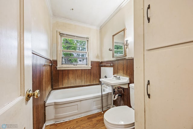 1550 13 1/2 St S, Fargo, ND 58103 - full bathroom with toilet, a bathtub, a wainscoted wall, crown molding, and wood finished floors
