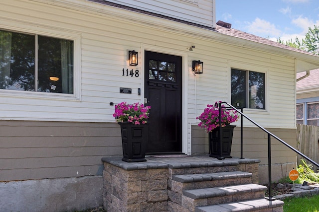 1148 Geranium Ave E, Saint Paul, MN 55106 - doorway to property featuring a porch