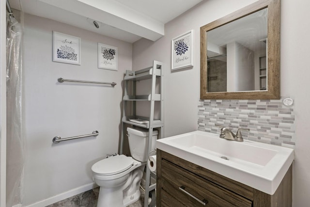 1148 Geranium Ave E, Saint Paul, MN 55106 - bathroom with decorative backsplash, toilet, vanity, baseboards, and a shower with curtain