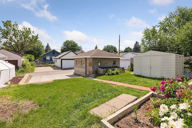 1148 Geranium Ave E, Saint Paul, MN 55106 - view of green lawn featuring a detached garage