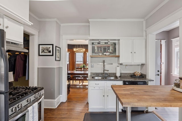 896 Carroll Ave, Saint Paul, MN 55104 - kitchen featuring under cabinet range hood, appliances with stainless steel finishes, white cabinets, crown molding, and dark wood-type flooring