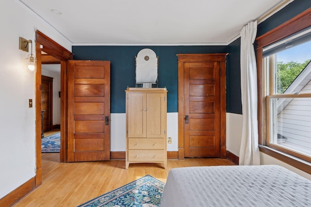 896 Carroll Ave, Saint Paul, MN 55104 - bedroom featuring light wood-style floors and crown molding