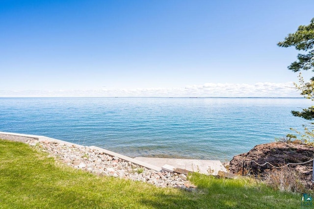 2900 London Rd, Duluth, MN 55804 - water view