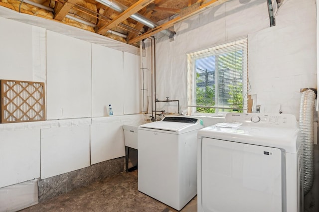 2035 123rd Ave NW, Coon Rapids, MN 55448 - laundry area with washer and clothes dryer