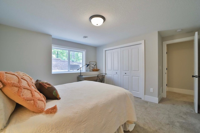 23904 Summer Haven Ln, Nisswa, MN 56468 - carpeted bedroom featuring a closet, baseboards, and a textured ceiling
