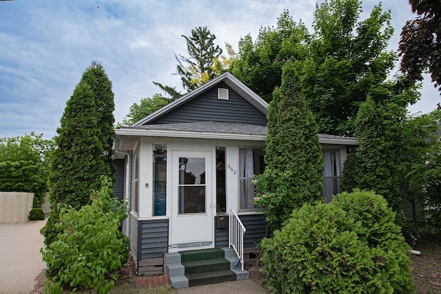 662 Wilson St, Winona, MN 55987 - view of front facade with entry steps and roof with shingles