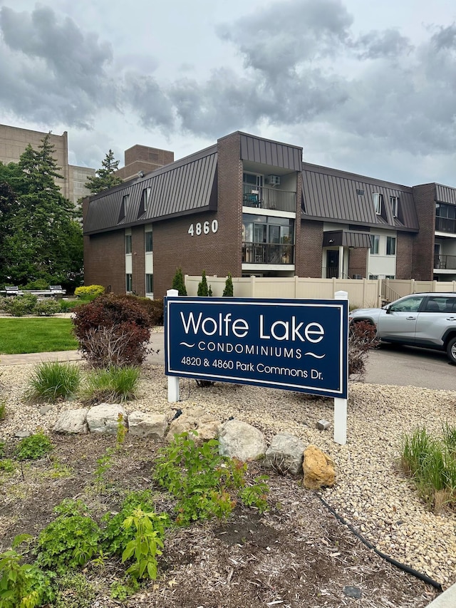 4860 Park Commons Dr Unit 205, Saint Louis Park, MN 55416 - view of community / neighborhood sign