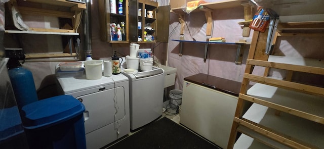 302 8th Ave S, Buffalo, MN 55313 - washroom with washing machine and dryer