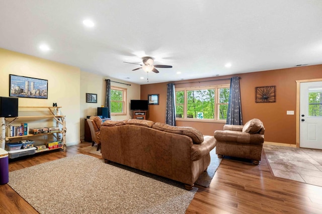 31172 Apache Cir, Breezy Point, MN 56472 - living area featuring ceiling fan, light wood-style floors, recessed lighting, and baseboards