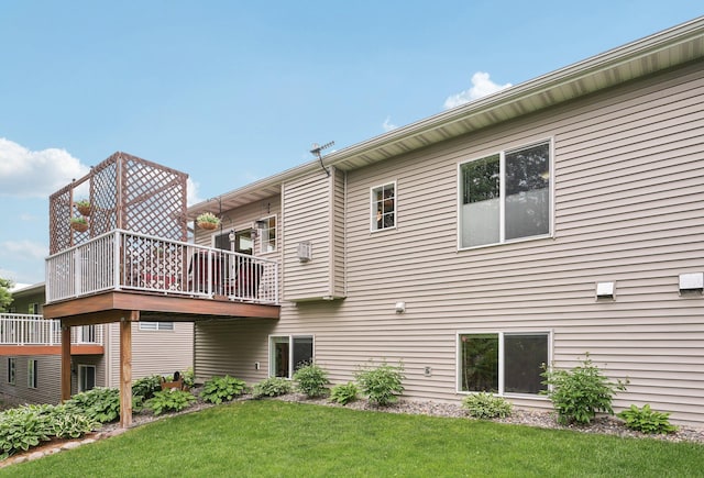 3157 Doneene Ln, Eagan, MN 55121 - rear view of house featuring a lawn