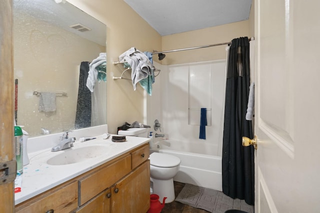 1599 Rice St, Saint Paul, MN 55117 - full bath featuring shower / tub combo, vanity, and toilet