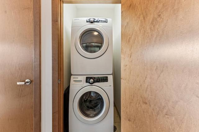 15 Franklin Ave Unit 312, Minneapolis, MN 55404 - laundry room with stacked washer / dryer