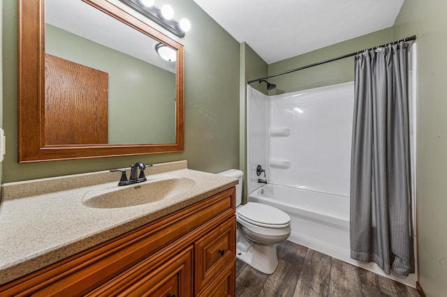 1930 6th Ave NE, Owatonna, MN 55060 - full bath with wood finished floors, toilet, vanity, and shower / bath combo