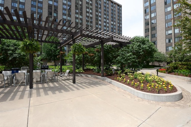 15 1st St Unit A1119, Minneapolis, MN 55401 - view of home's community featuring a pergola and outdoor dining space