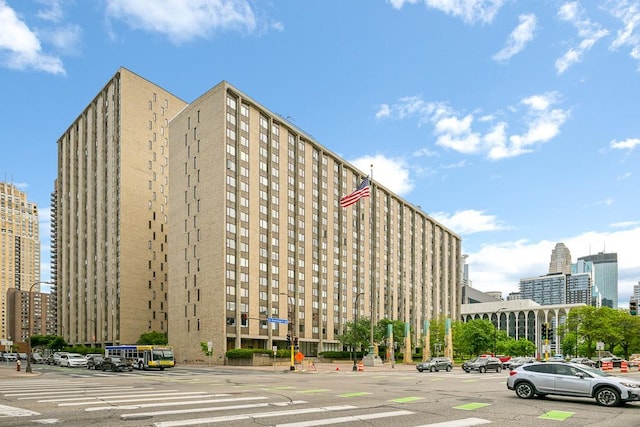 15 1st St Unit A1119, Minneapolis, MN 55401 - view of property featuring a city view