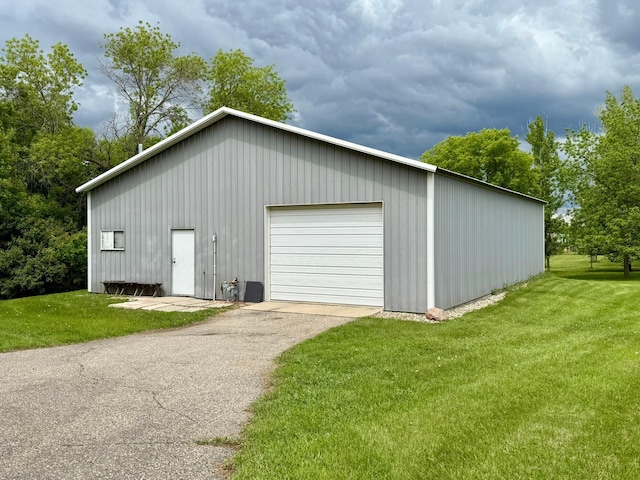 2100 Trott Ave SW, Willmar, MN 56201 - view of outbuilding with asphalt driveway