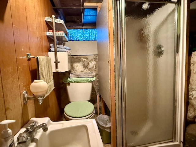 2100 Trott Ave SW, Willmar, MN 56201 - full bath with a shower stall, toilet, and a sink