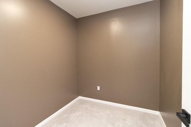 7658 Silver Lake Rd, Mounds View, MN 55112 - unfurnished room featuring light colored carpet and baseboards