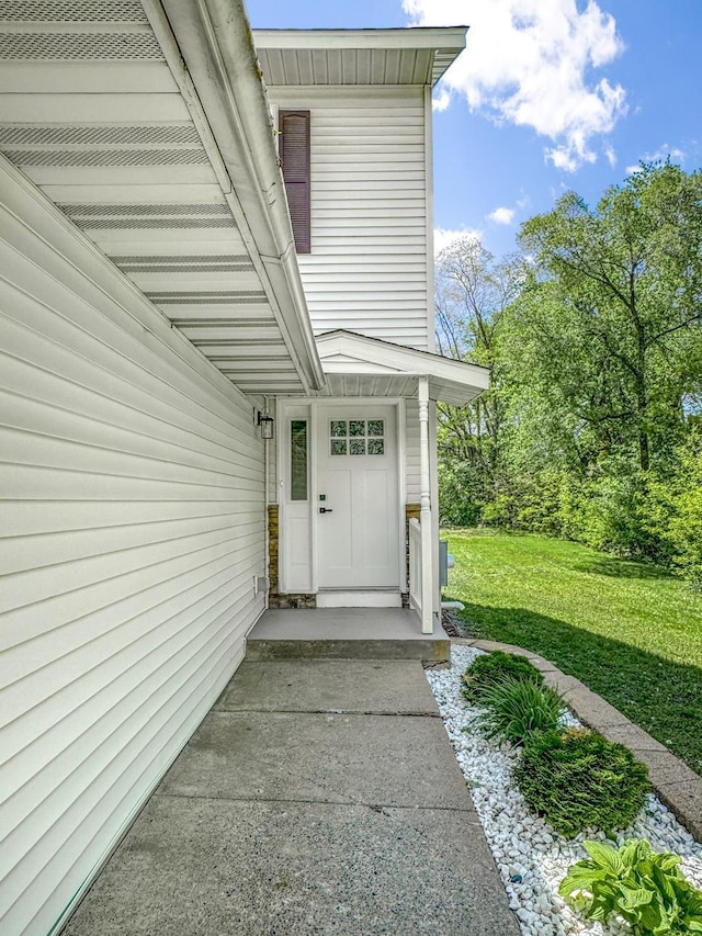 7658 Silver Lake Rd, Mounds View, MN 55112 - entrance to property with a yard