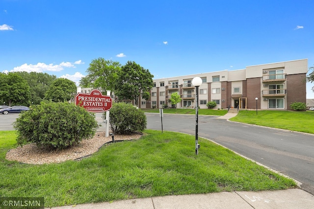 2800 Hillsboro Ave N Unit 108, New Hope, MN 55427 - view of asphalt street featuring curbs