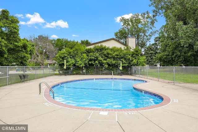 2800 Hillsboro Ave N Unit 108, New Hope, MN 55427 - community pool featuring view of wooded area