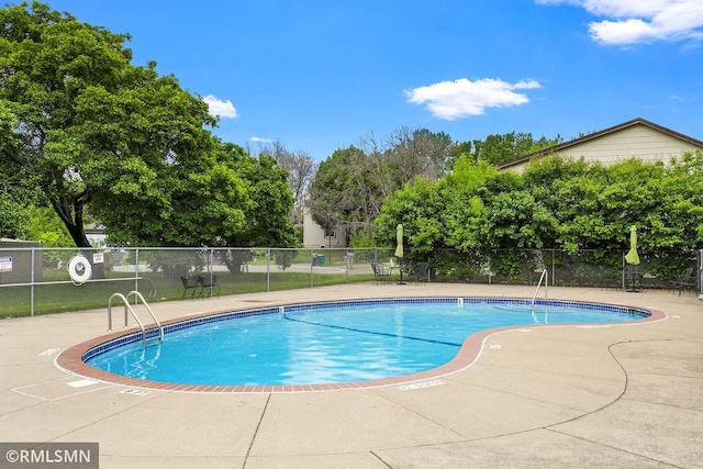 2800 Hillsboro Ave N Unit 108, New Hope, MN 55427 - community pool with view of wooded area