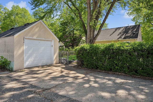 5604 14th Ave S, Minneapolis, MN 55417 - detached garage featuring driveway