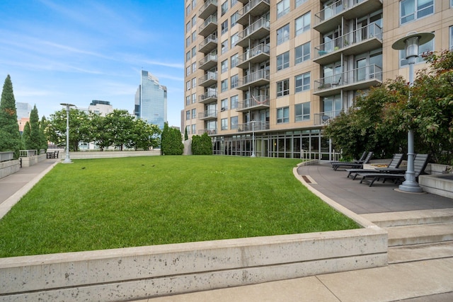 929 Portland Ave Unit 907, Minneapolis, MN 55404 - view of community featuring a yard