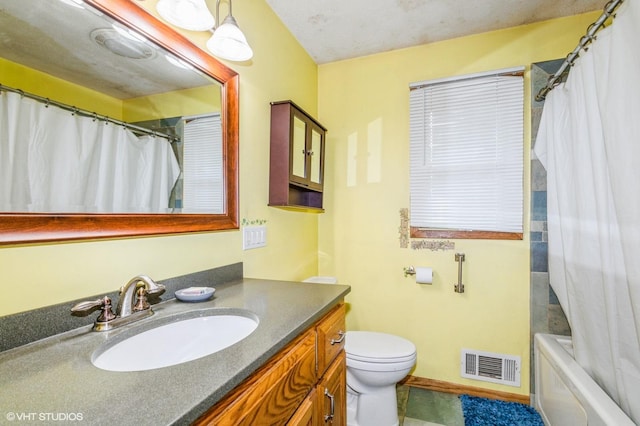 17551 London St NE, Ham Lake, MN 55304 - full bath featuring vanity, toilet, shower / tub combo with curtain, and baseboards