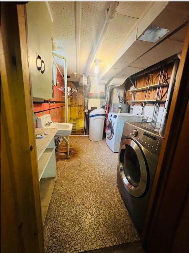 150 Park St W, South Saint Paul, MN 55075 - washroom featuring washer and dryer