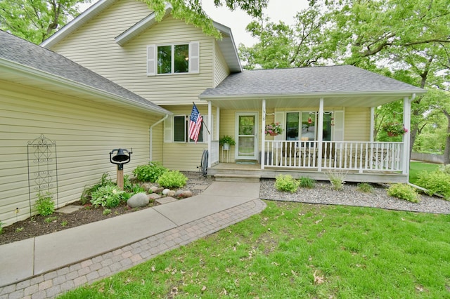 1518 4th Ave N, Sartell, MN 56377 - view of front of home featuring a porch, a front lawn, and a shingled roof