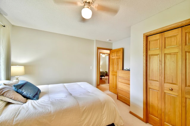1518 4th Ave N, Sartell, MN 56377 - bedroom featuring light carpet, a textured ceiling, a closet, and a ceiling fan
