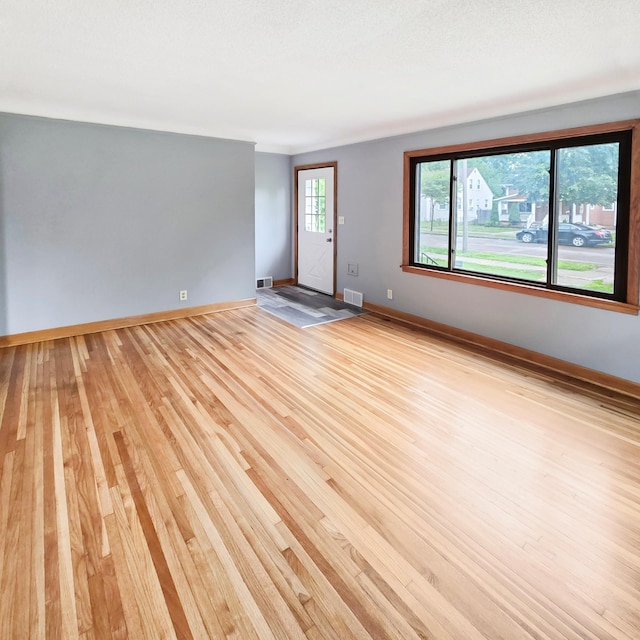 2718 Morgan Ave N, Minneapolis, MN 55411 - empty room featuring light wood finished floors and baseboards