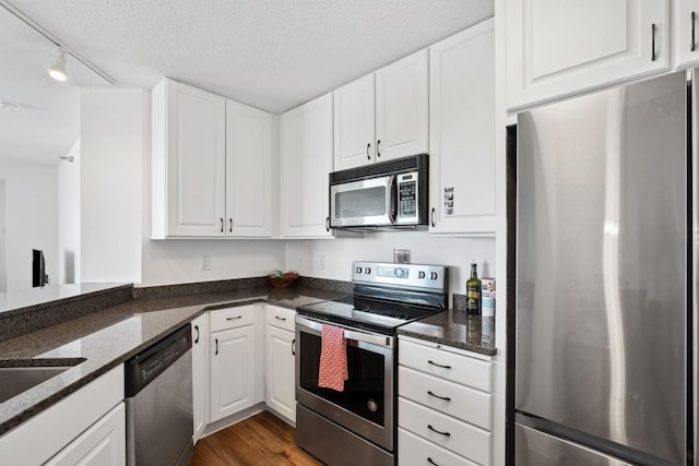 401 1st St Unit 922, Minneapolis, MN 55401 - kitchen featuring stainless steel appliances, white cabinets, and a textured ceiling