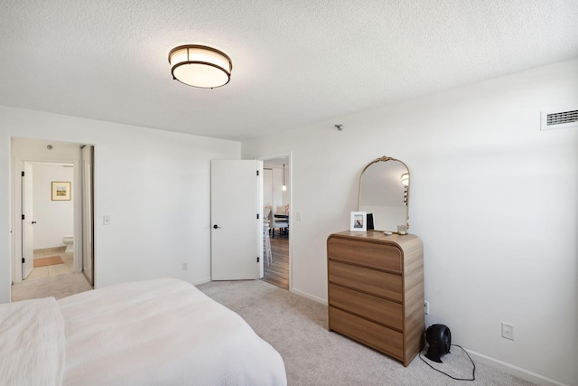 401 1st St Unit 922, Minneapolis, MN 55401 - bedroom with light carpet, baseboards, and a textured ceiling