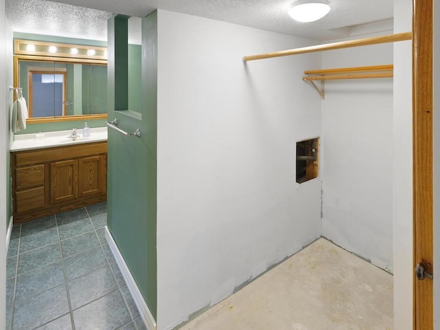 38609 Branch Ave, North Branch, MN 55056 - laundry room featuring a sink and a textured ceiling