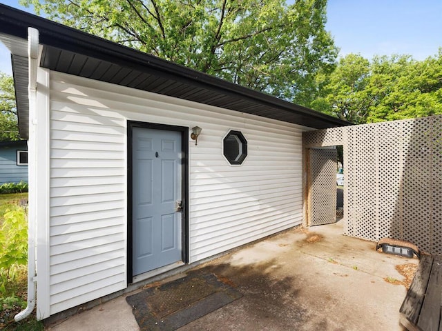 38609 Branch Ave, North Branch, MN 55056 - doorway to property featuring a patio area