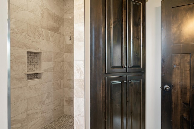 18885 Poppy St NW, Oak Grove, MN 55303 - full bathroom featuring a tile shower