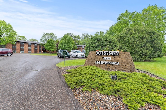 10113 34th St Unit 105, Minnetonka, MN 55305 - view of road