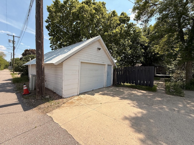 206 Oscar Ave N, Canby, MN 56220 - detached garage with driveway