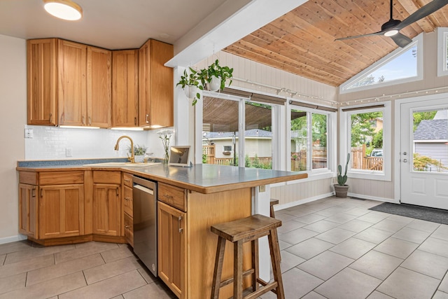 1391 Jefferson Ave, Saint Paul, MN 55105 - kitchen featuring dishwasher, a sink, a ceiling fan, a peninsula, and a breakfast bar area