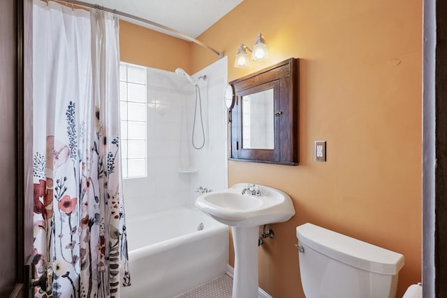 5136 16th Ave S, Minneapolis, MN 55417 - full bathroom with toilet and shower / bath combination with curtain