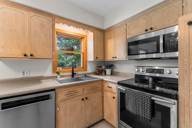 713 9th St NW, Buffalo, MN 55313 - kitchen featuring stainless steel appliances, a sink, and light brown cabinetry