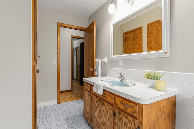 713 9th St NW, Buffalo, MN 55313 - bathroom featuring vanity