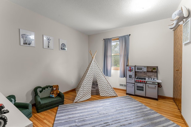 713 9th St NW, Buffalo, MN 55313 - recreation room with light wood finished floors and baseboards