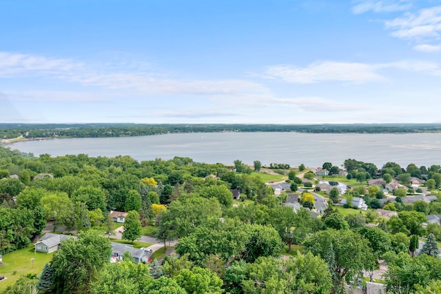 713 9th St NW, Buffalo, MN 55313 - aerial view of property's location featuring a nearby body of water