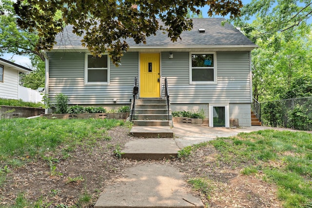 549 Annapolis St E, Saint Paul, MN 55118 - bungalow-style home featuring roof with shingles