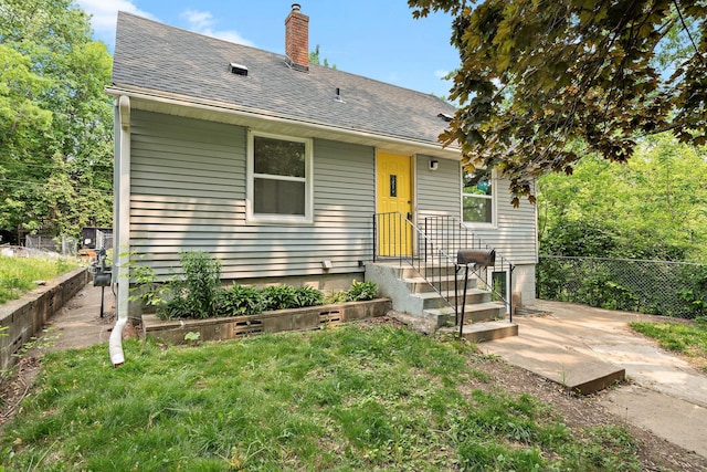 549 Annapolis St E, Saint Paul, MN 55118 - view of front facade featuring a chimney and roof with shingles